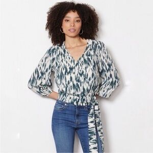 Evereve Teal and White Patterned Cropped Blouse Small
